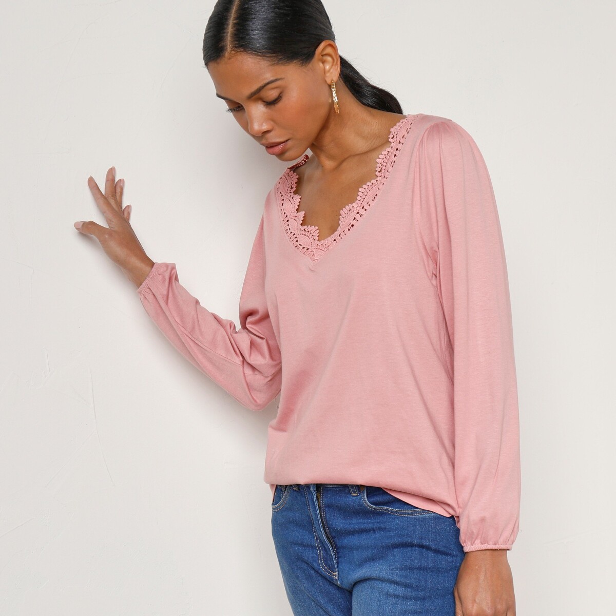 Tričko s macramé, výstrihom do  V  a dlhými rukávmi, jednofarebné ružové drevo 34 36