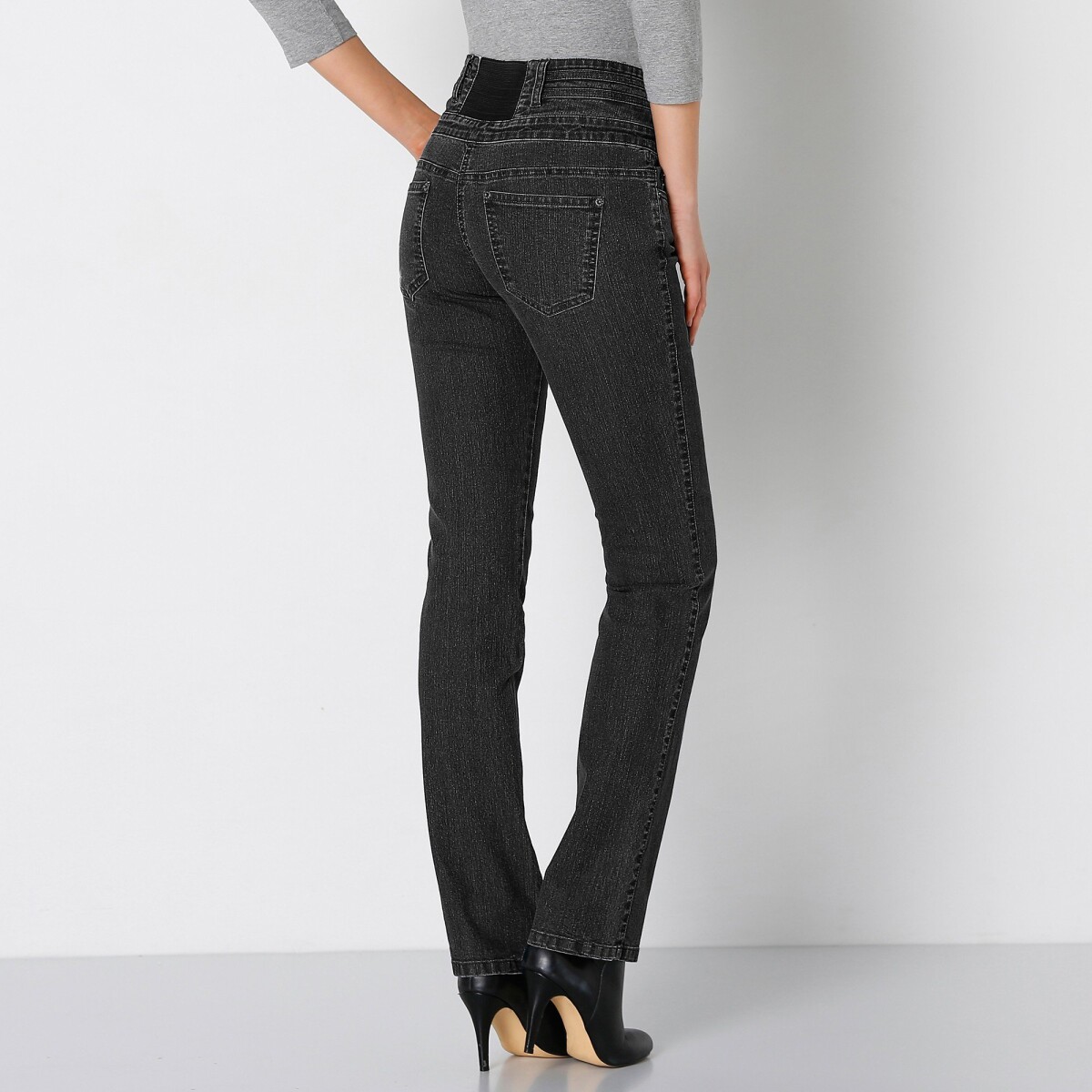Rovné džínsy s vysokým pásom čierna 36